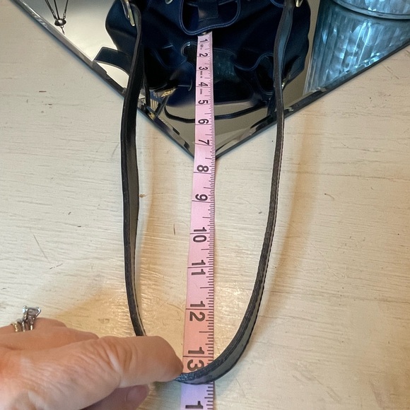 Gorgeous navy Nina Ricci bucket bag - Picture 12 of 16